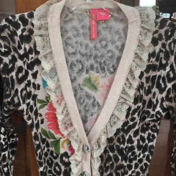 Unique sweater by Charlotte size small - Picture 4 of 6